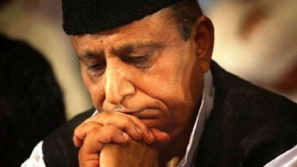 'हम तो पैदाइशी अंधे हैं, हमें क्या दिखेगा'