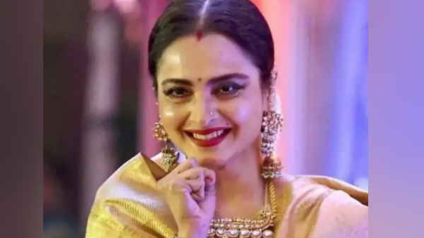 रेखा का कायाकल्प फिल्म 'घर' में देखने को मिला था