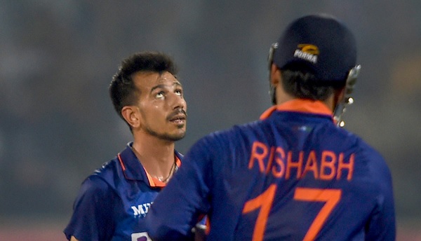 दक्षिण अफ्रीका के मध्यक्रम की रीढ़ की हड्डी चटका दी