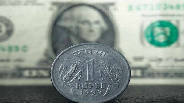82 तक गिर सकता है रुपया