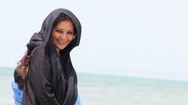 कई न्यूज पेपर में लिखती हैं कॉलम