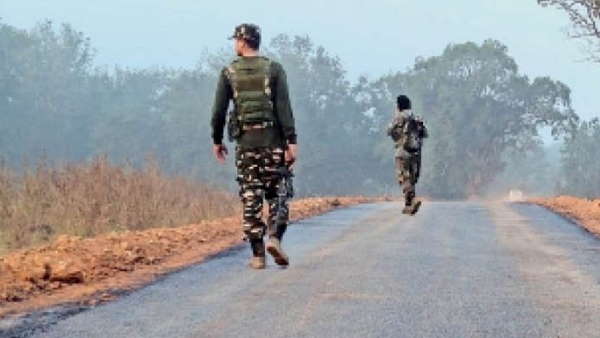 6 हजार हथियारबंद जवानों की निगरानी में बनेगी सड़क 6 हजार हथियारबंद जवानों की निगरानी में बनेगी सड़क