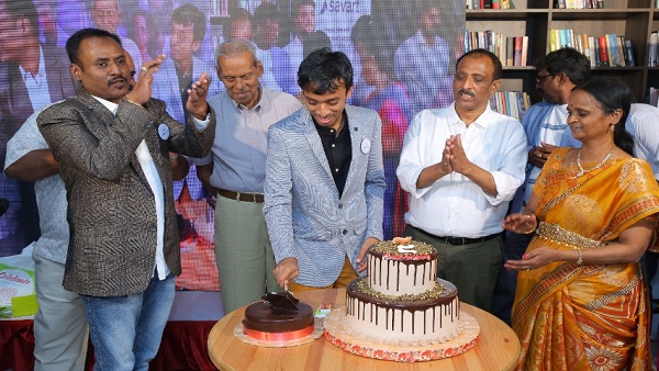 संकर्ष की कंपनी ने ऐसे की कमाई संकर्ष की कंपनी ने ऐसे की कमाई