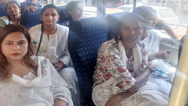 'ये देखिए मेरा फटा कुर्ता और एक जूता...' 