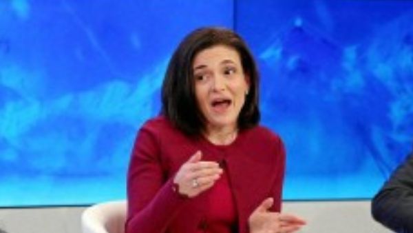 शेरिल सैंडबर्ग की लेंगे जगह