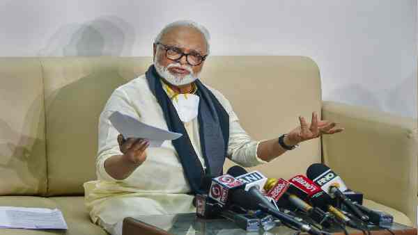 शिवसेना को पहला झटका छगन भुजबल ने दिया था