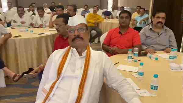एक और बागी मंत्री शिंदे कैंप में हुए शामिल