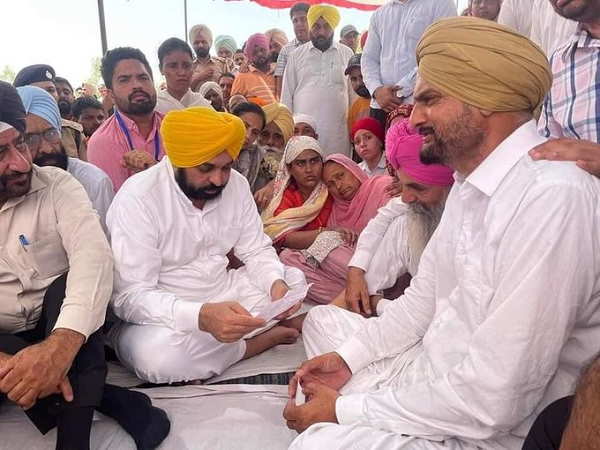 Punjab: CM Bhagwant Mann arrives the residence of singer Sidhu Moose Wala Mansa