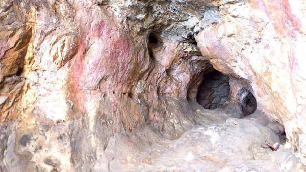 गुफाओं में है अकूत खजाना 