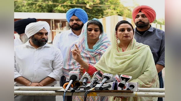 Punjab Patiala: Sister Harsimrat Badal meet brother Bikram Majithia in jail