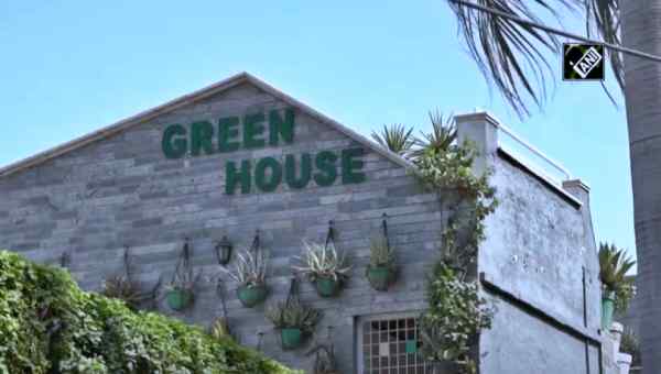 बगीचे में घर या घर में बगीचा !