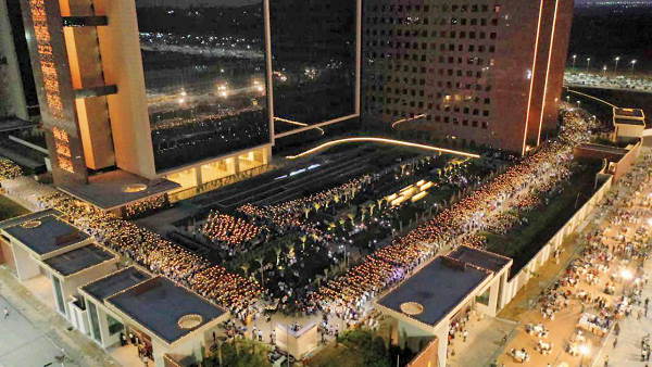 Have you Seen the Unique Surat diamond bourse? here thousands people Plant 56000 Saplings