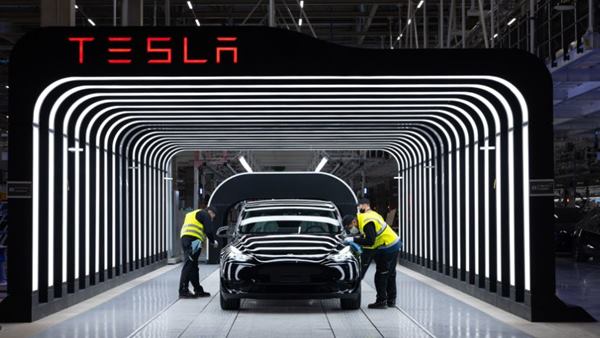 एलन का अल्टीमेटम