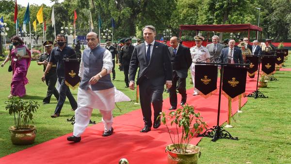 मार्लेस की पहली उच्च स्तरीय यात्रा