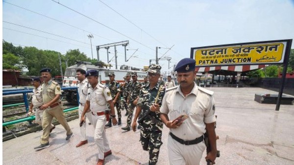 प्लेटफॉर्म टिकट पर रोक प्लेटफॉर्म टिकट पर रोक