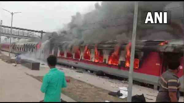 जल रहा है बिहार