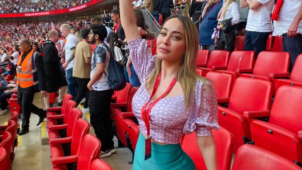 फुटबॉल टीम को ऑफर