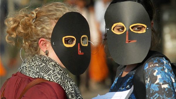 लोग परेशान , ये सेक्स वर्कर कौन है ? 