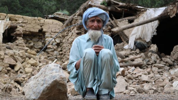 भूकंप ने संकट को और बढ़ाया
