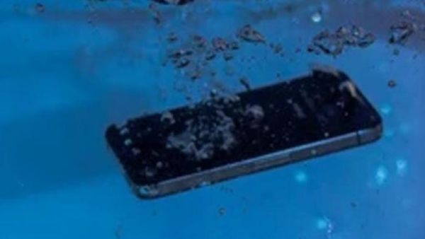 बिल्कुल सही कंडीशन में मिला फोन