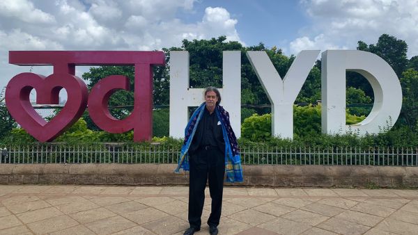 सिर्फ हिन्दी जानना ही पर्याप्त नहीं