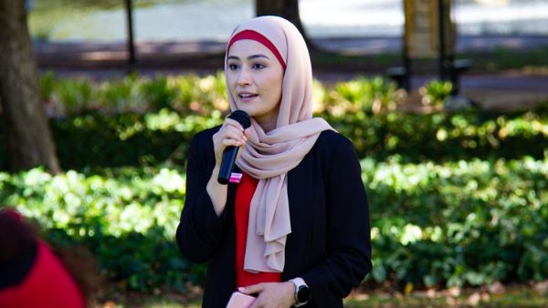 माता-पिता के साथ पहुंची थी ऑस्ट्रेलिया