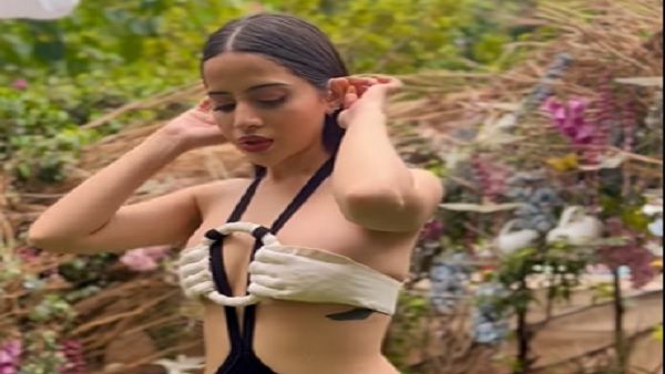 फटी हुई ड्रेस में आई थीं नजर फटी हुई ड्रेस में आई थीं नजर