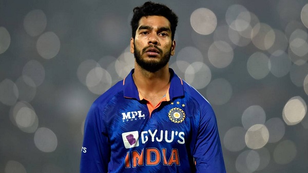 1. वेंकटेश अय्यर