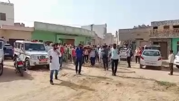 बेटे का शव देख माता-पिता का कलेजा फट पड़ा बेटे का शव देख माता-पिता का कलेजा फट पड़ा