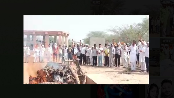 बैंक मैनेजर विजय कुमार का अंतिम संस्कार बैंक मैनेजर विजय कुमार का अंतिम संस्कार