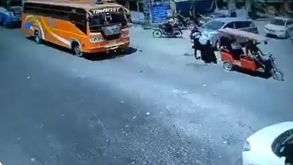 क्या दिख रहा है वीडियो में?