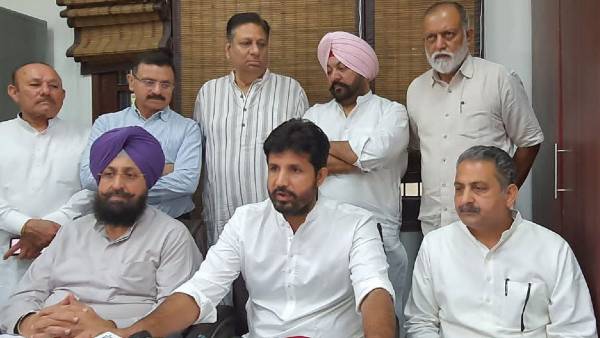 तानाशाही तरीके से धक्केशाही किया गया- वड़िंग