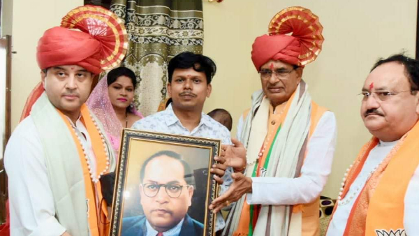 केंद्रीय मंत्री ज्योतिरादित्य सिंधिया और मुख्यमंत्री शिवराज सिंह चौहान