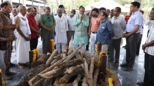 मजदूर संघ के संस्थापक सदस्य रहे गिरिराज किशोर का अंतिम संस्कार मजदूर संघ के संस्थापक सदस्य रहे गिरिराज किशोर का अंतिम संस्कार