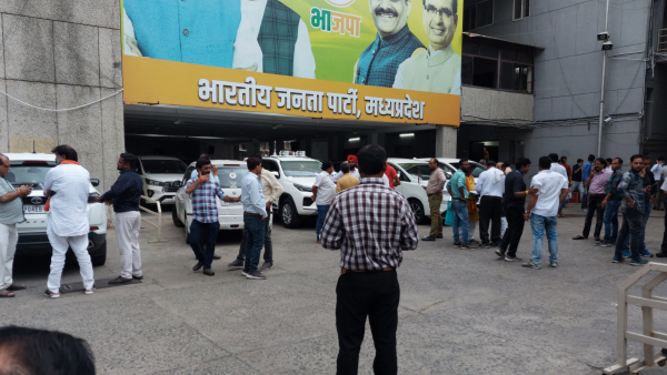 पूर्व पार्षदों के काटे गए टिकट पूर्व पार्षदों के काटे गए टिकट