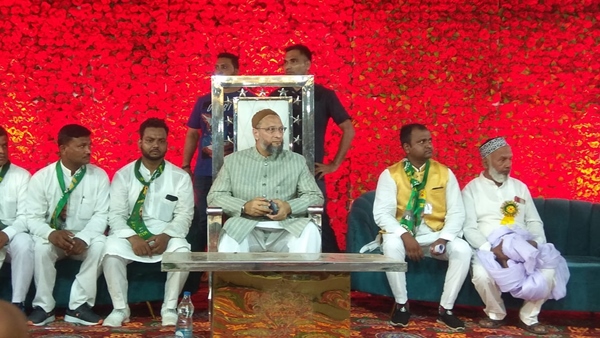 नगरीय निकाय चुनाव प्रचार में गरजे ओवैसी नगरीय निकाय चुनाव प्रचार में गरजे ओवैसी