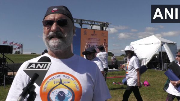 वाशिंगटन में बड़ी संख्या में लोग हुए शामिल