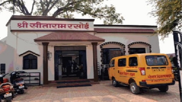 सीताराम रसोई कर रही गरीब असहायों की सेवा