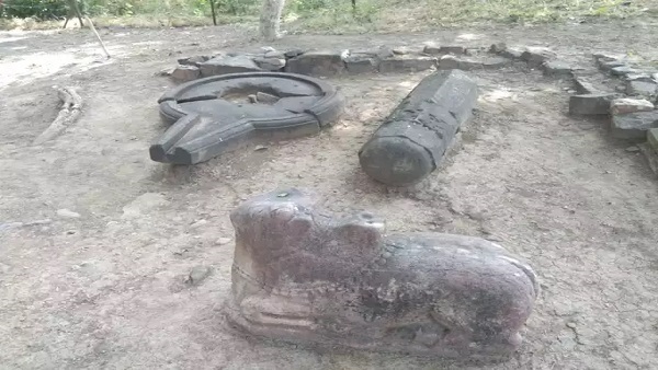 सदियों तक खेत की मिट्टी में दबे रहे 'शिव' सदियों तक खेत की मिट्टी में दबे रहे 'शिव'