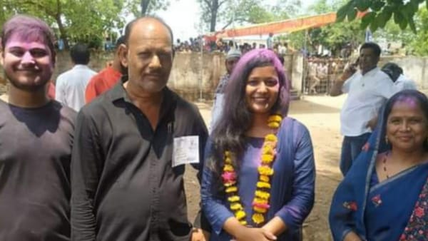 पार्षद बनी निधि पार्षद बनी निधि
