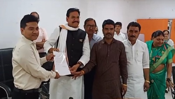 प्रदेश के इकलौते न‍िर्व‍िरोध ज‍िला पंचायत सदस्‍य बने थे 