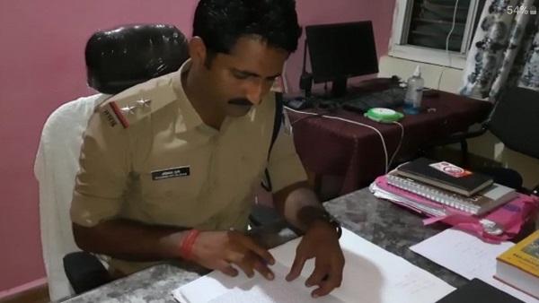 टीआई बने फूफा, एएसआई प‍िता और मुखब‍िर को बनाया दूल्‍हा 