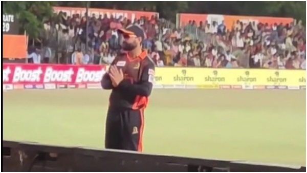 मुरली ने जोड़े हाथ