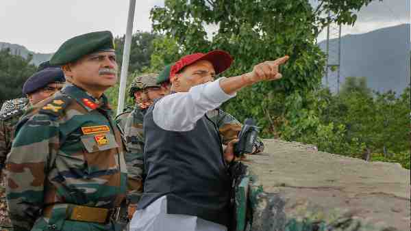 रक्षा मंत्री ने भी दी थी श्रद्धांजलि