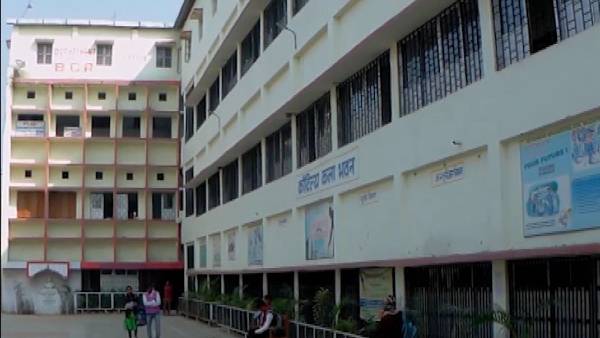 दफ़्तर की बजाय आवास से ही काम करते रहे कुलपति 