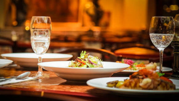 सर्विस चार्ज पर लगा प्रतिबंध सर्विस चार्ज पर लगा प्रतिबंध