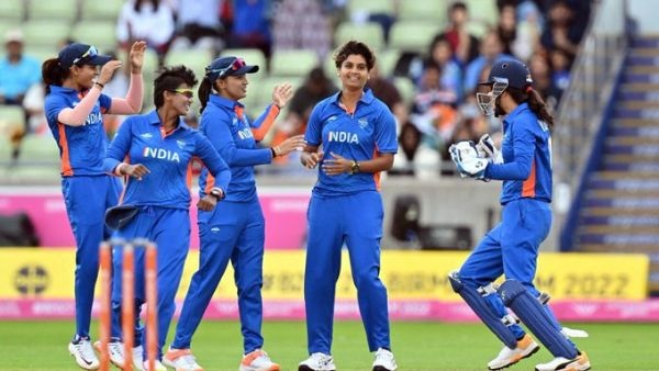 गेंदबाजों ने दिखाया दम 