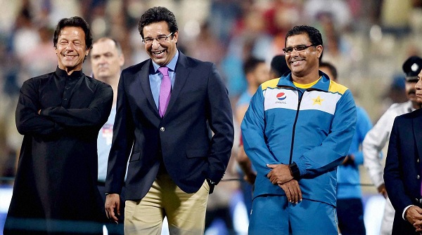  अकरम ने कहा- हम हो गए बोर