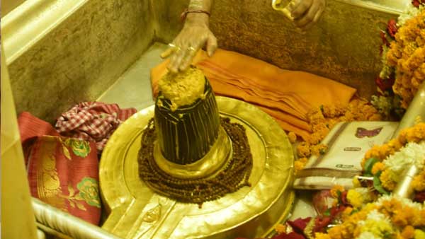 लोगों को आर्थिक लाभ भी मिलता है
