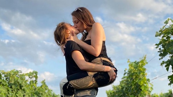 'रात को एक बार में मिले और फिर शुरू हुआ प्यार...' 